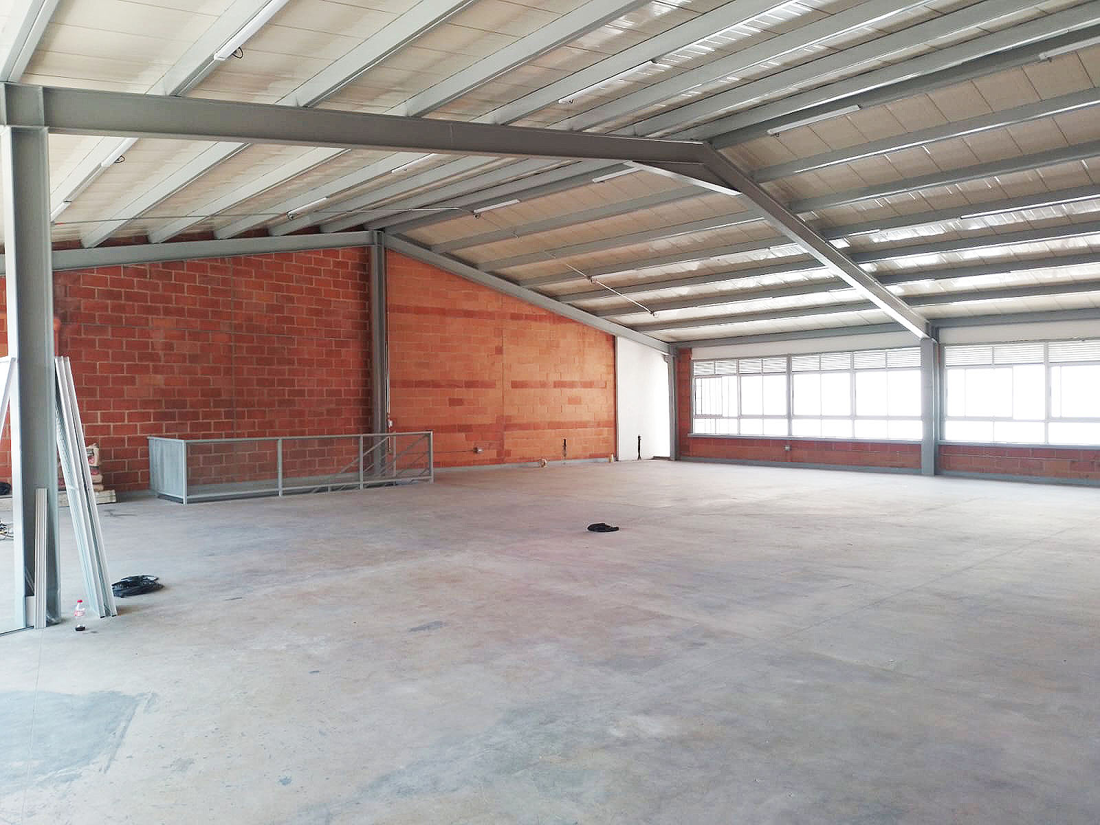 Local en arriendo en Simon Bolivar, Medellín, 260 m² · foto 2 de 12
