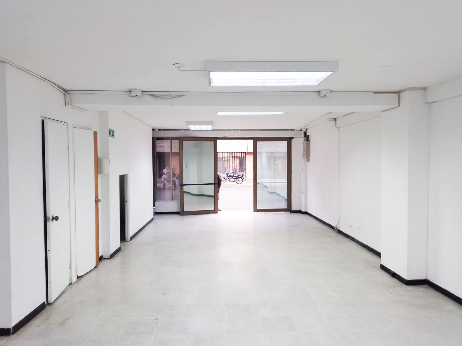 Bodega en arriendo en Cristo Rey, Medellín, 280 m² · foto 2 de 18