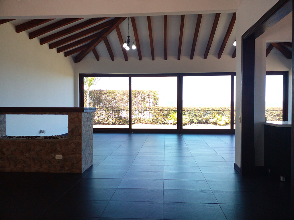 Casa de 3 alcobas en arriendo en El Retiro, 387 m² · foto 9 de 19