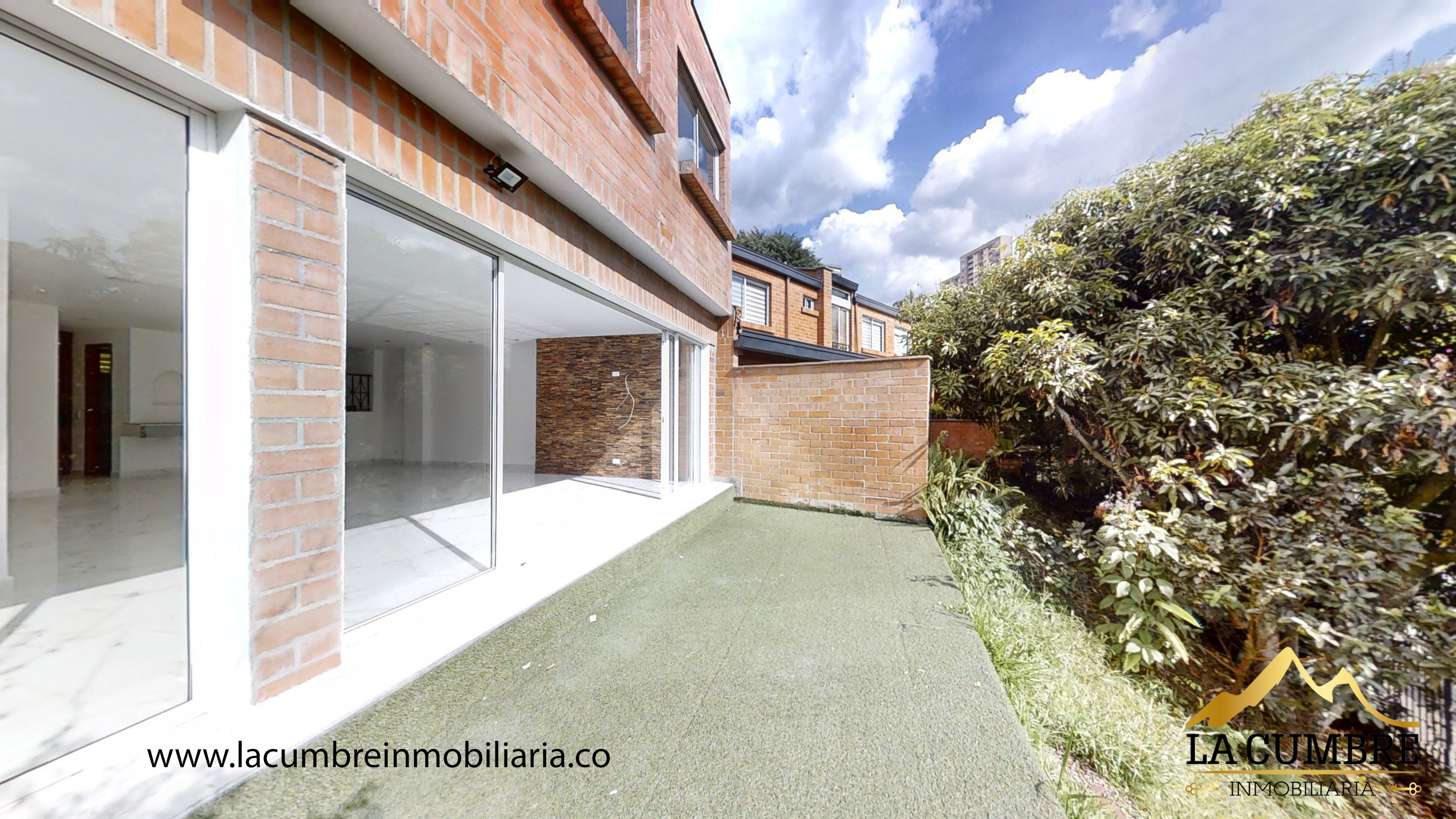 Casa en arriendo en Envigado en La Pradera