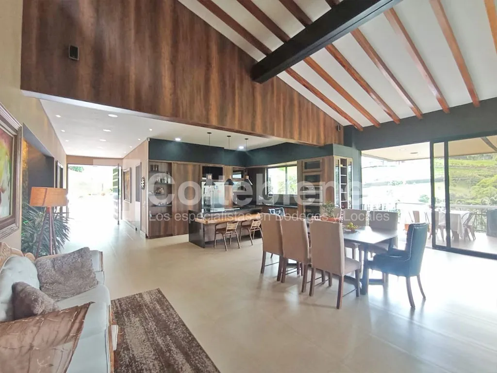 Casa de 4 alcobas en venta en Santa Ana, Rionegro, 375 m² · foto 2 de 24