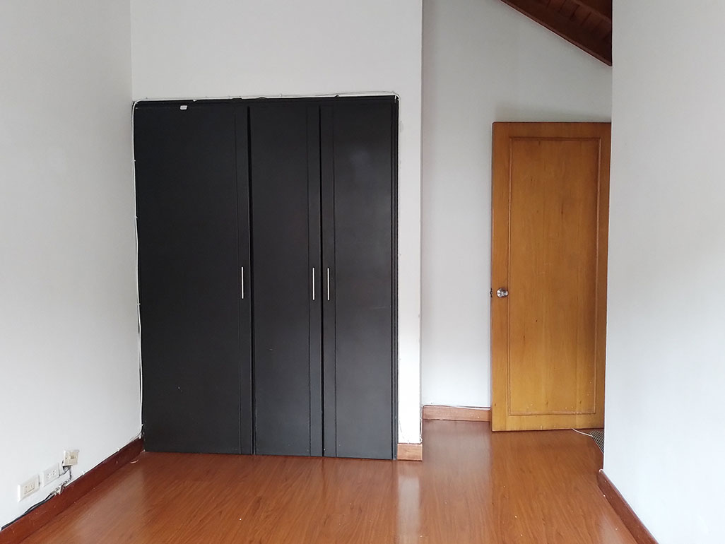 Casa de 4 alcobas en venta en Los Naranjos, Envigado, 281 m² · foto 15 de 19