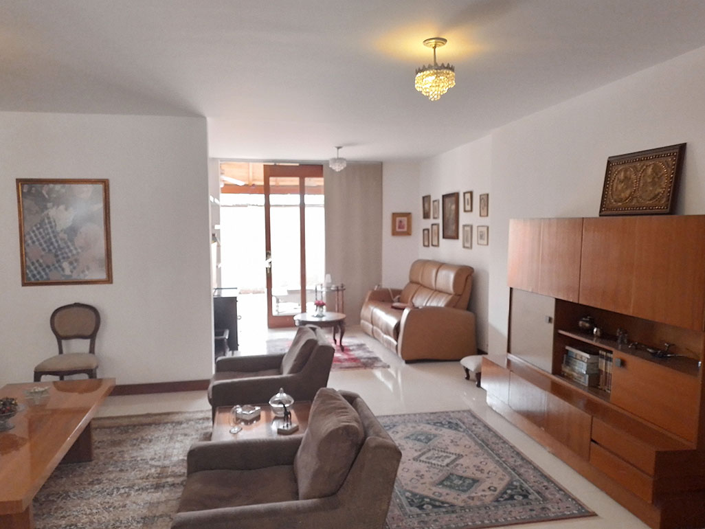 Casa de 4 alcobas en venta en Los Naranjos, Envigado, 281 m² · foto 2 de 19