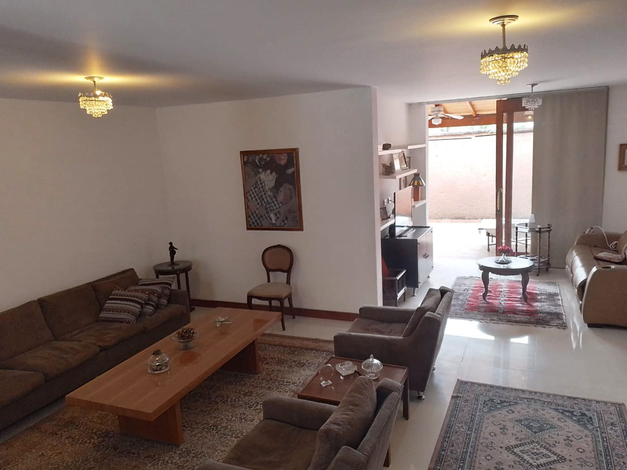 Casa de 4 alcobas en venta en Los Naranjos, Envigado, 281 m² · foto 3 de 19