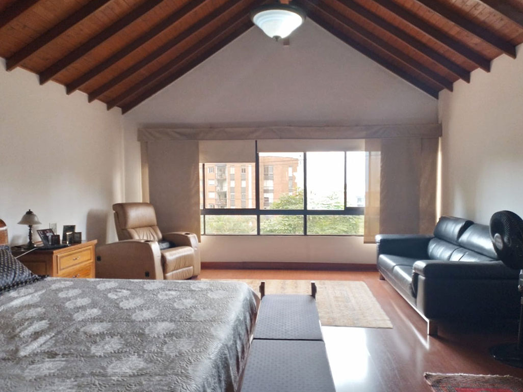 Casa de 4 alcobas en venta en Los Naranjos, Envigado, 281 m² · foto 9 de 19
