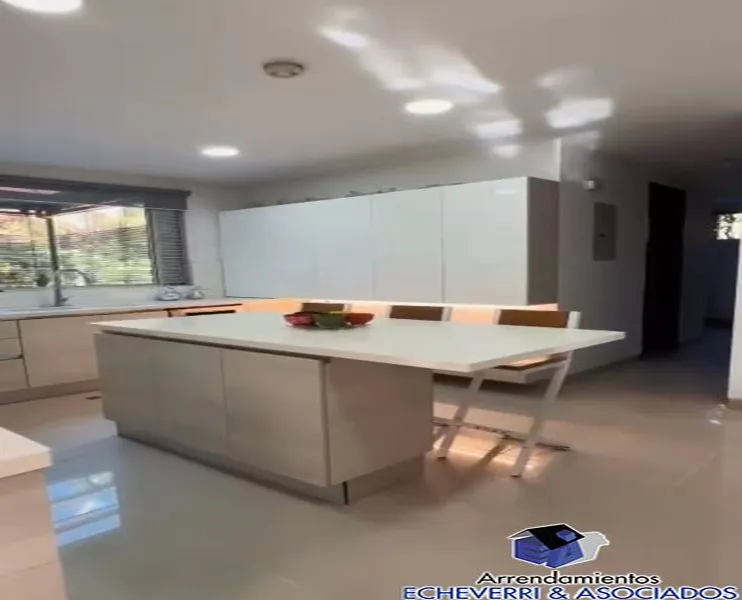 Casa en venta en Zona Centro, Envigado · foto 3 de 18