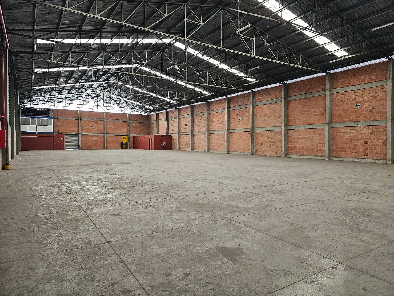 Bodega en arriendo en Zona Centro, Madrid, 1600 m² · foto 3 de 10