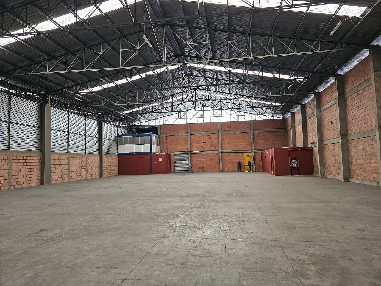 Bodega en arriendo en Zona Centro, Madrid, 1600 m² · foto 9 de 10