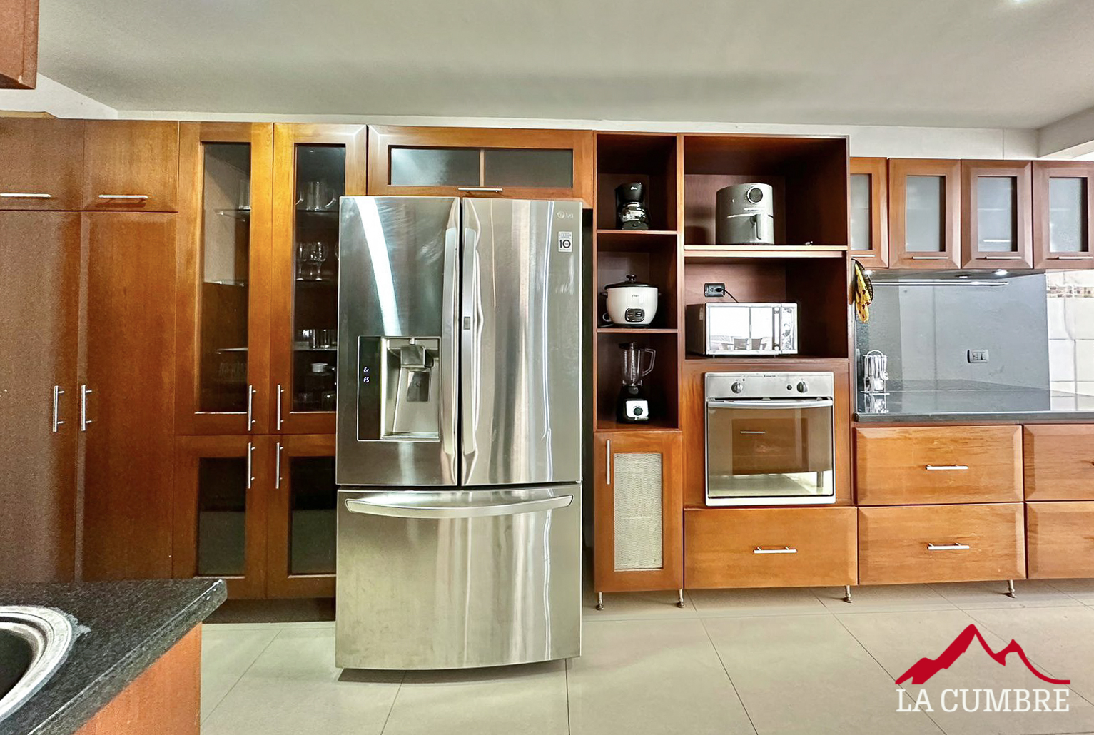 Casa de 3 alcobas en arriendo en Las Lomas No.2, Medellín, 450 m² · foto 3 de 12