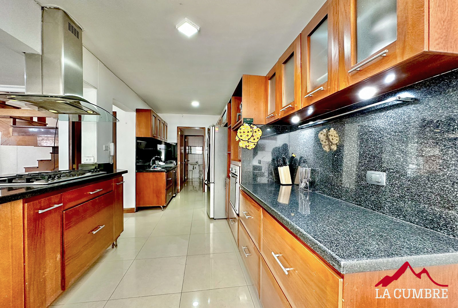 Casa de 3 alcobas en arriendo en Las Lomas No.2, Medellín, 450 m² · foto 4 de 12