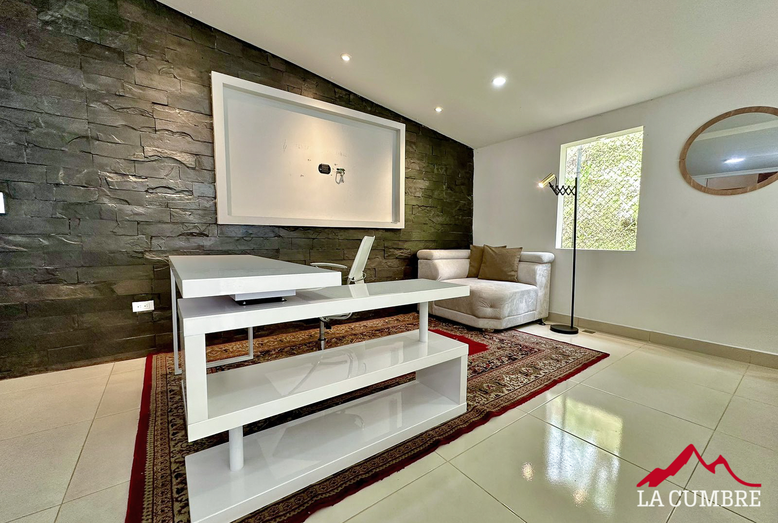 Casa de 3 alcobas en arriendo en Las Lomas No.2, Medellín, 450 m² · foto 5 de 12