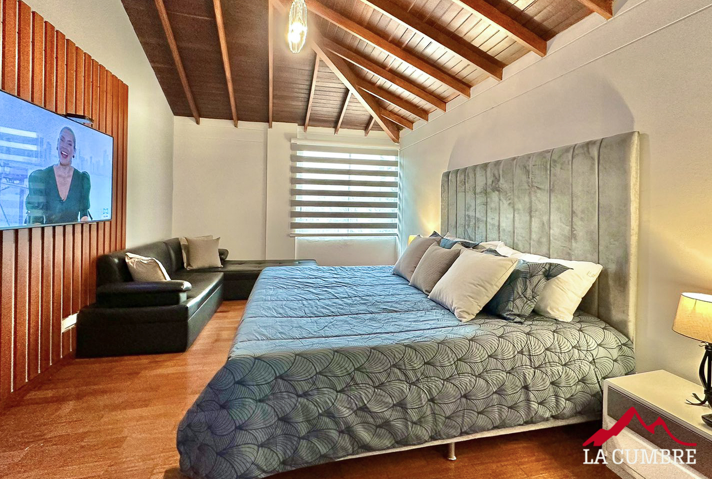 Casa de 3 alcobas en arriendo en Las Lomas No.2, Medellín, 450 m² · foto 7 de 12
