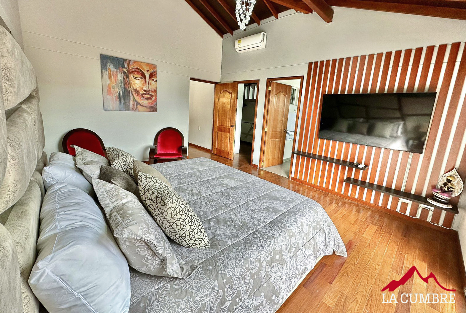 Casa de 3 alcobas en arriendo en Las Lomas No.2, Medellín, 450 m² · foto 9 de 12