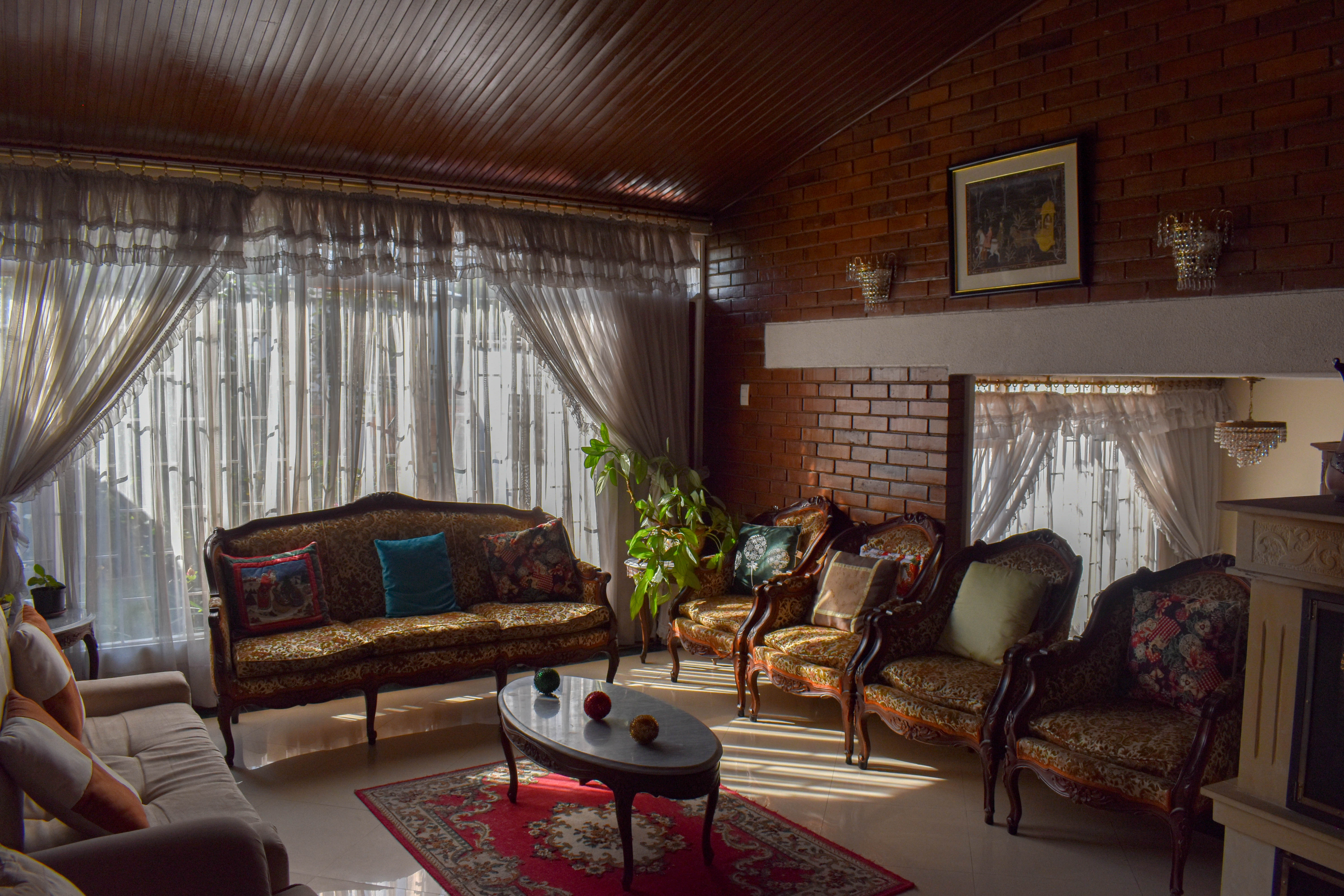 Casa de 4 alcobas en venta en Pontevedra, Bogotá, 300 m² · foto 2 de 14