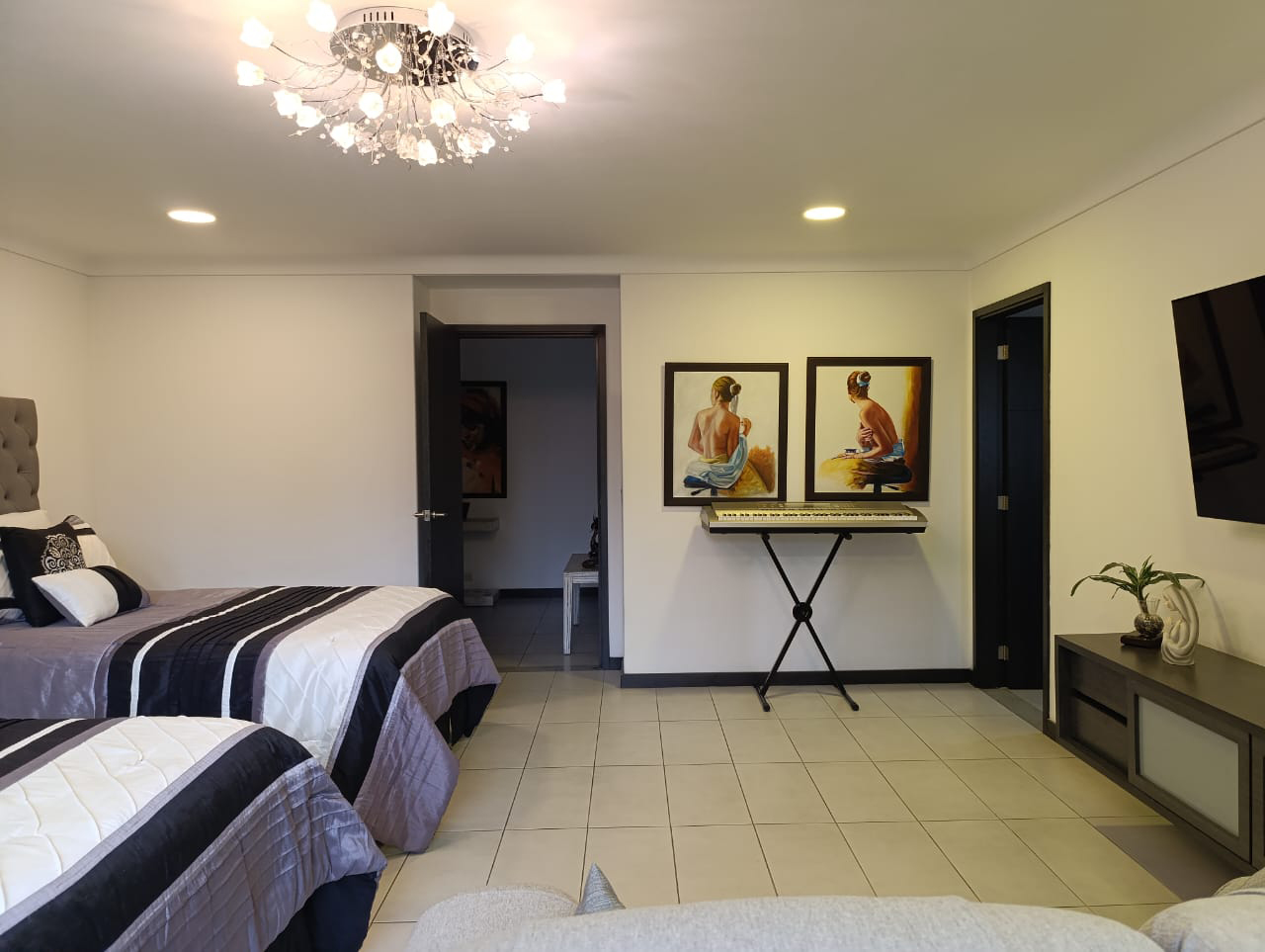 Apartamento de 3 alcobas en venta en Loma De Los Gonzalez, Medellín, 315 m² · foto 13 de 19