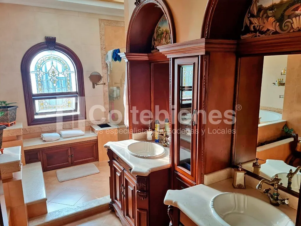 Casa de 5 alcobas en venta en El Castillo, Medellín, 650 m² · foto 13 de 24