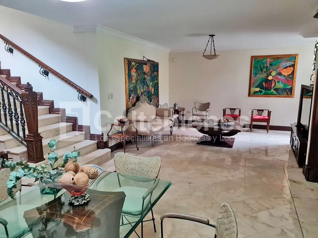 Casa de 5 alcobas en venta en El Castillo, Medellín, 650 m² · foto 2 de 24