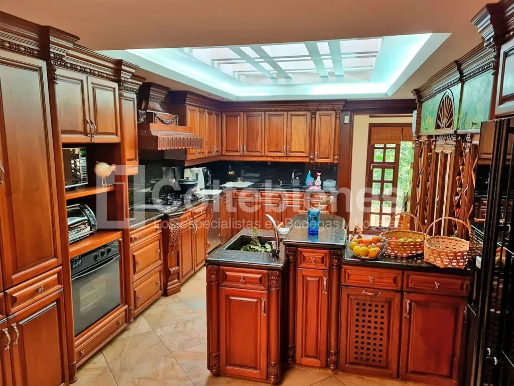 Casa de 5 alcobas en venta en El Castillo, Medellín, 650 m² · foto 3 de 24