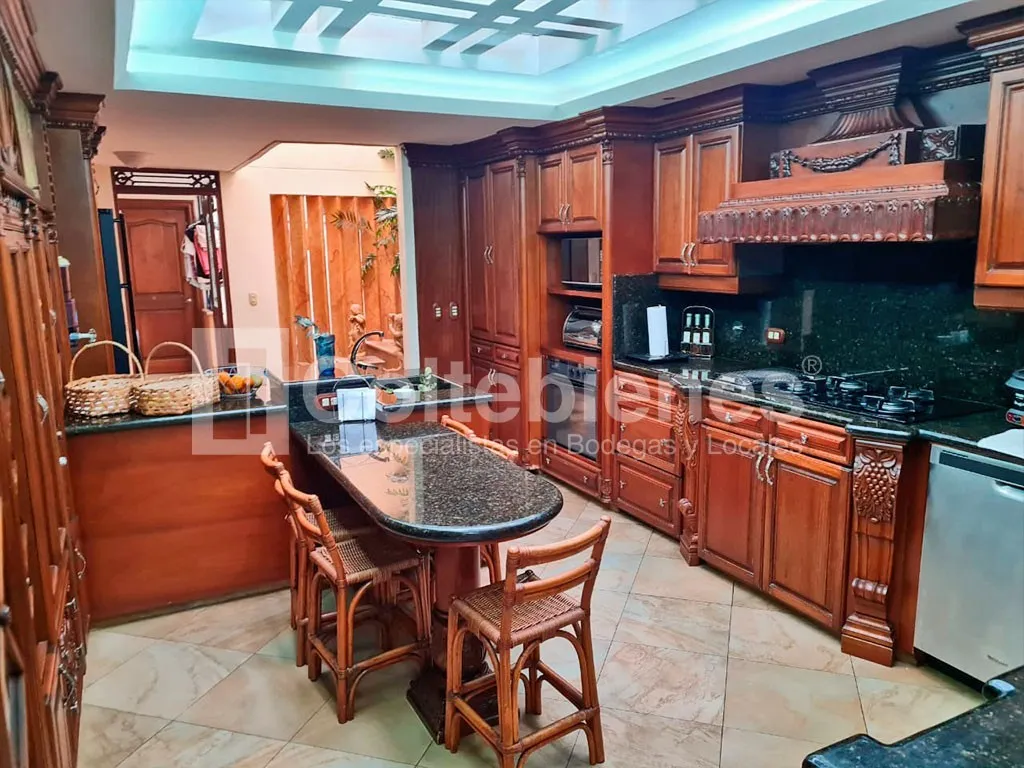 Casa de 5 alcobas en venta en El Castillo, Medellín, 650 m² · foto 4 de 24