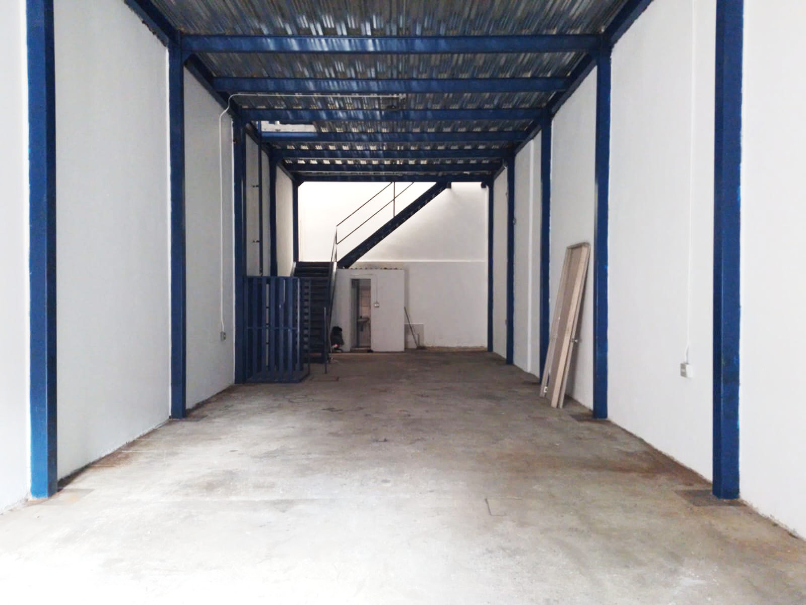 Bodega en arriendo en Trinidad, Medellín, 348 m² · foto 2 de 18