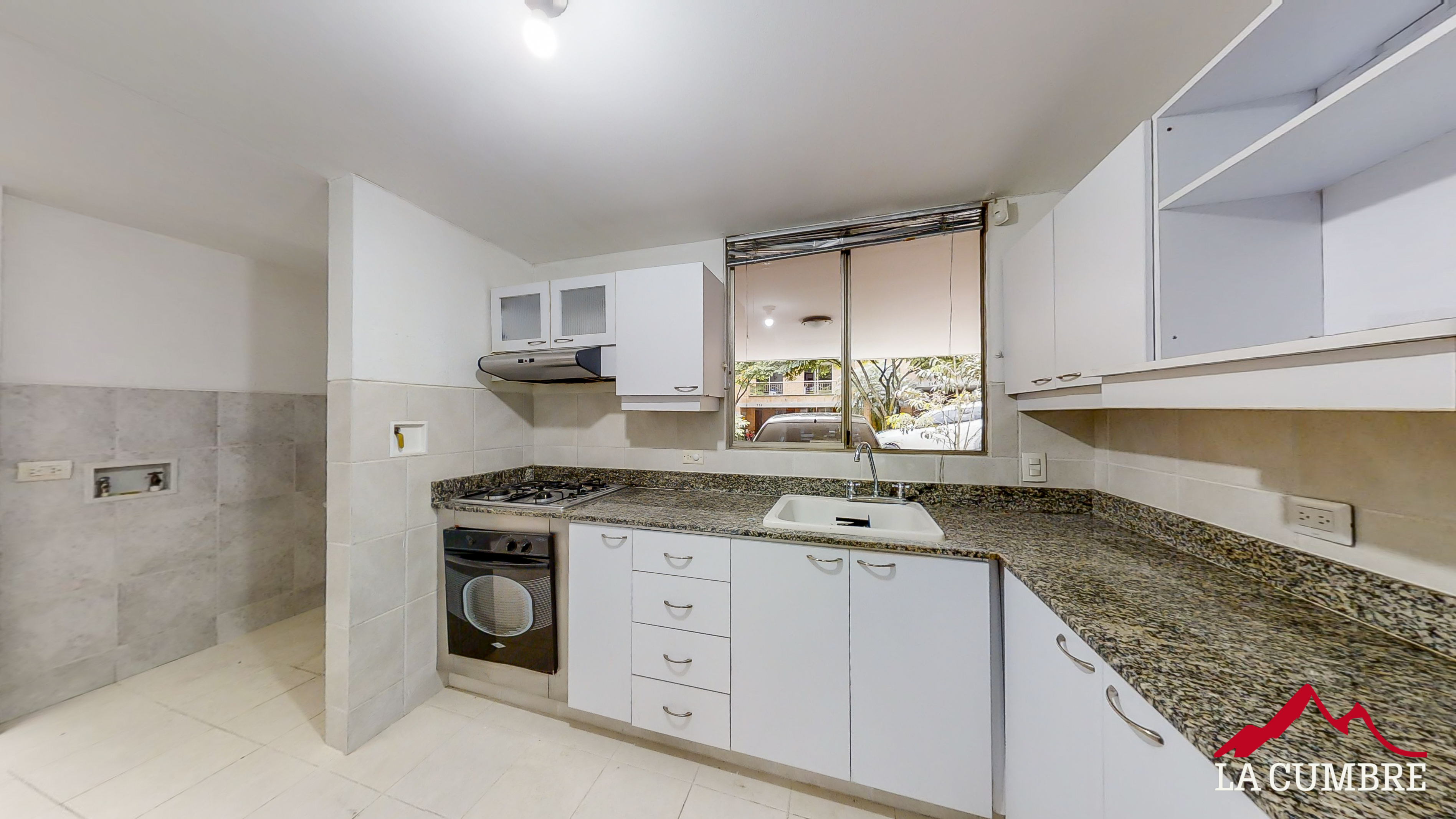 Casa de 3 alcobas en venta en El Diamante No. 2, Medellín, 200 m² · foto 3 de 13