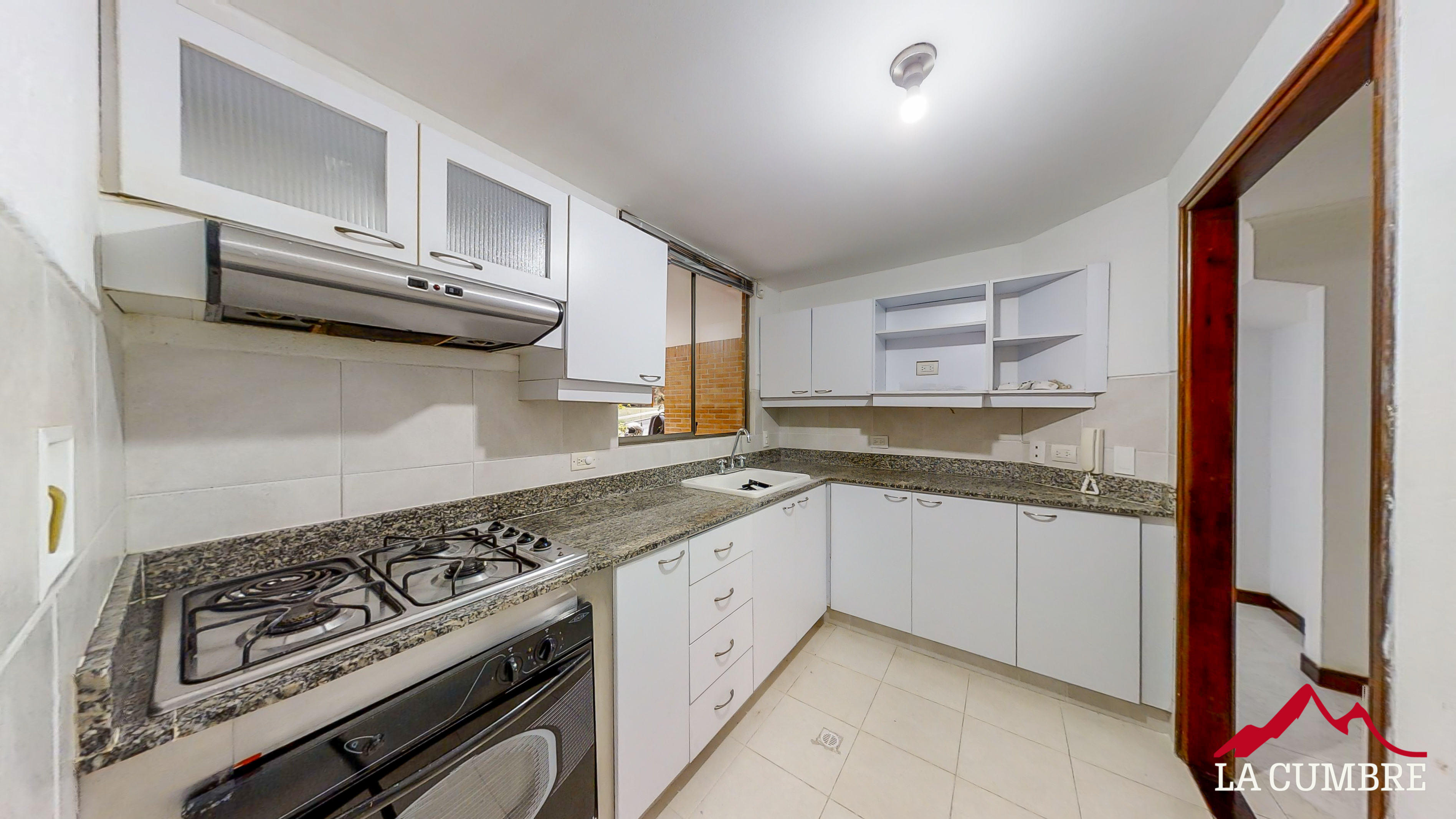 Casa de 3 alcobas en venta en El Diamante No. 2, Medellín, 200 m² · foto 4 de 13