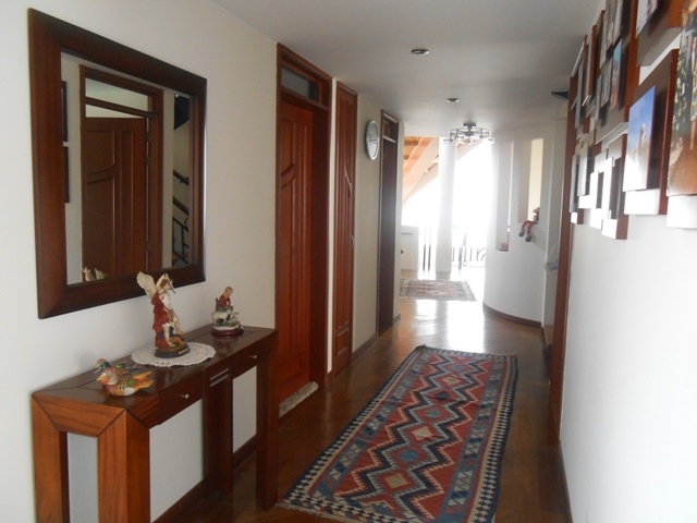 Casa en venta en San Jose De Bavaria, Bogotá · foto 2 de 23