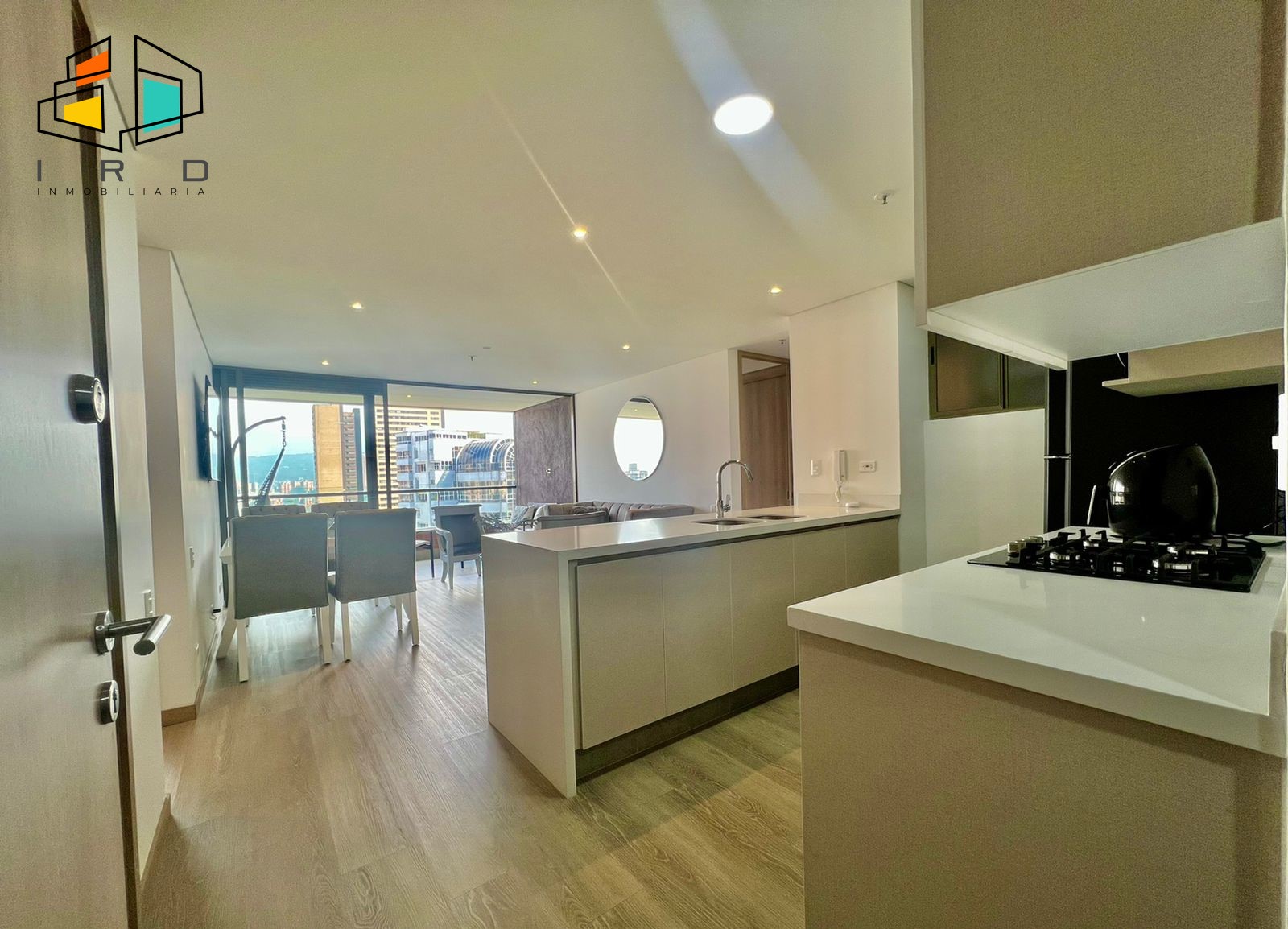 Apartamento en arriendo en El Poblado, Medellín, 90 m² · foto 5 de 24