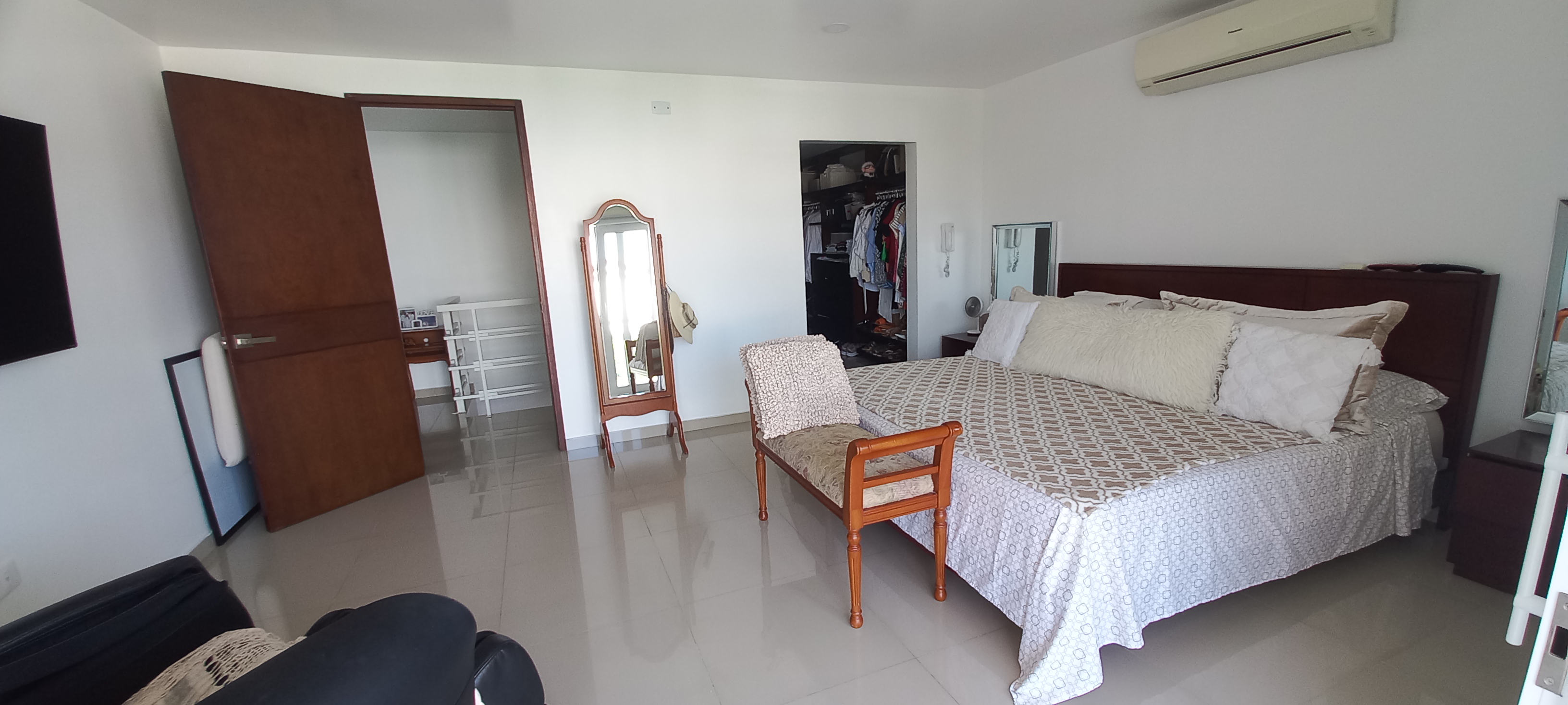 Casa de 5 alcobas en venta en Triangulo, Villavicencio, 240 m² · foto 16 de 24