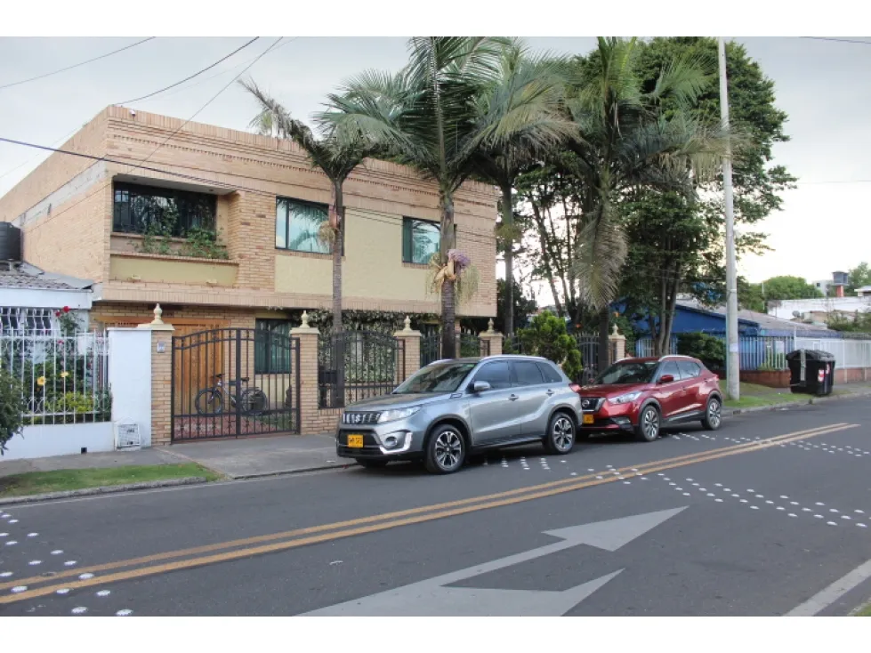 Casa de 6 alcobas en venta en Canodromo, Bogotá, 490 m² · foto 4 de 11