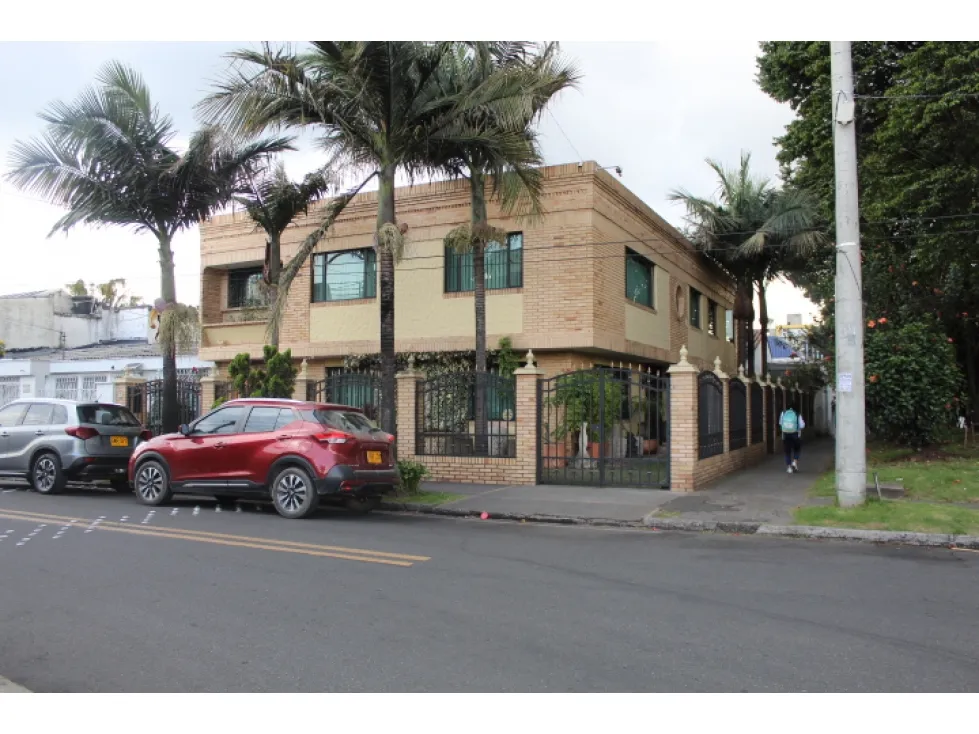 Casa de 6 alcobas en venta en Canodromo, Bogotá, 490 m² · foto 6 de 11