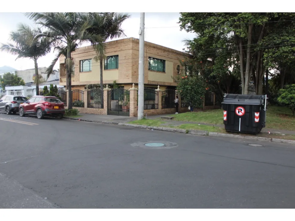 Casa de 6 alcobas en venta en Canodromo, Bogotá, 490 m² · foto 7 de 11