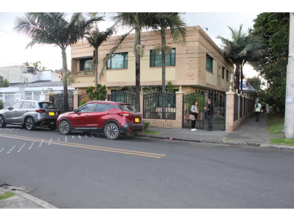 Casa de 6 alcobas en venta en Canodromo, Bogotá, 490 m² · foto 8 de 11