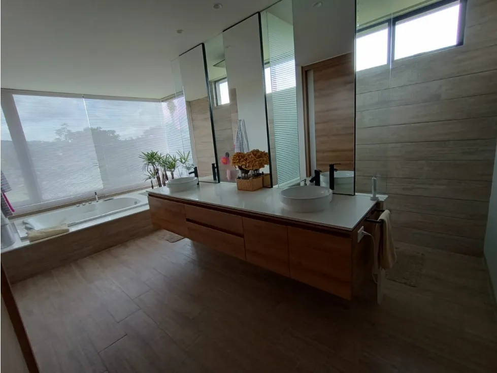 Casa de 5 alcobas en venta en Las Palmas, Envigado, 526 m² · foto 8 de 24