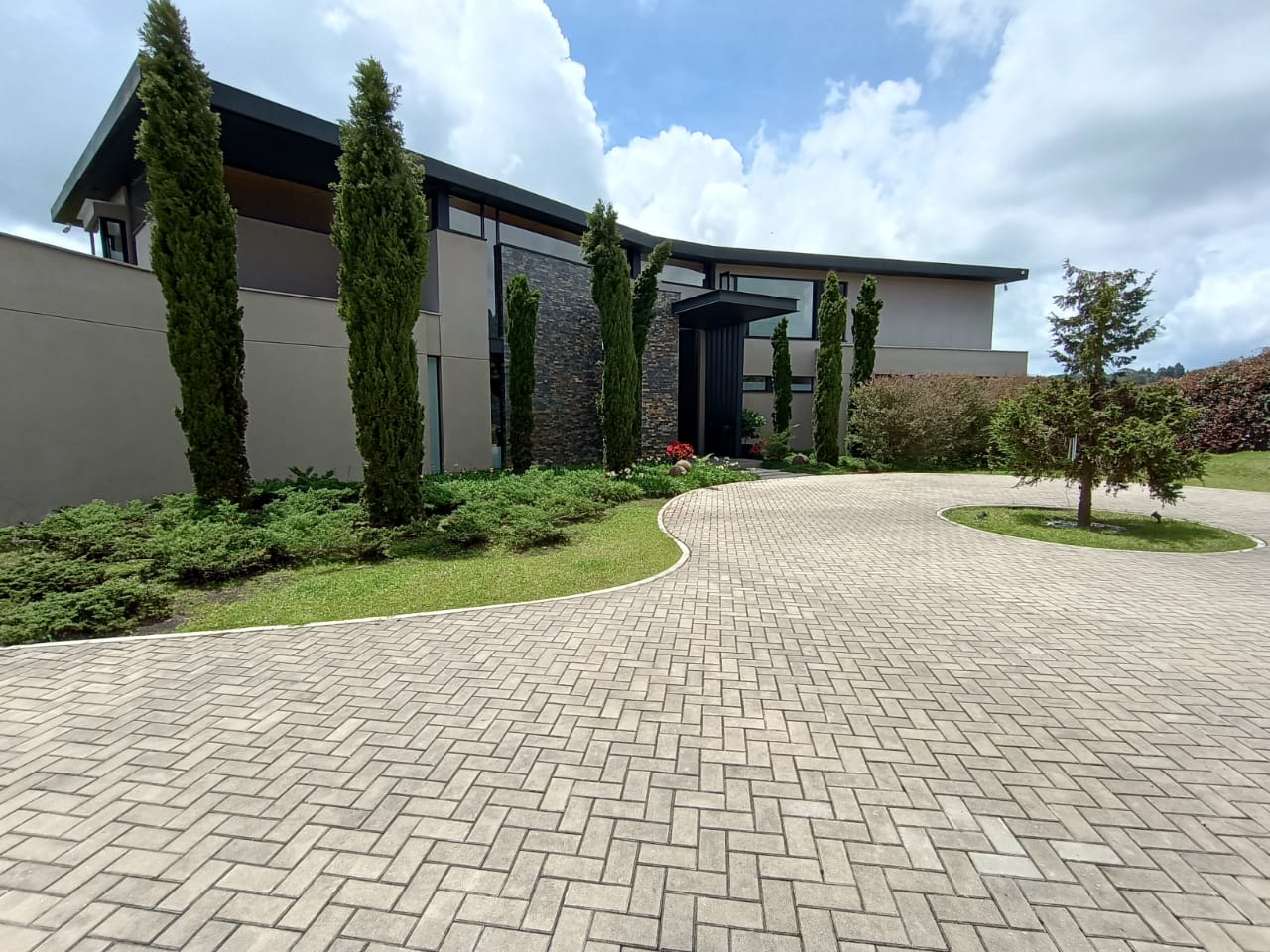 Casa de 5 alcobas en venta en Las Palmas, Envigado, 526 m² · foto 3 de 24