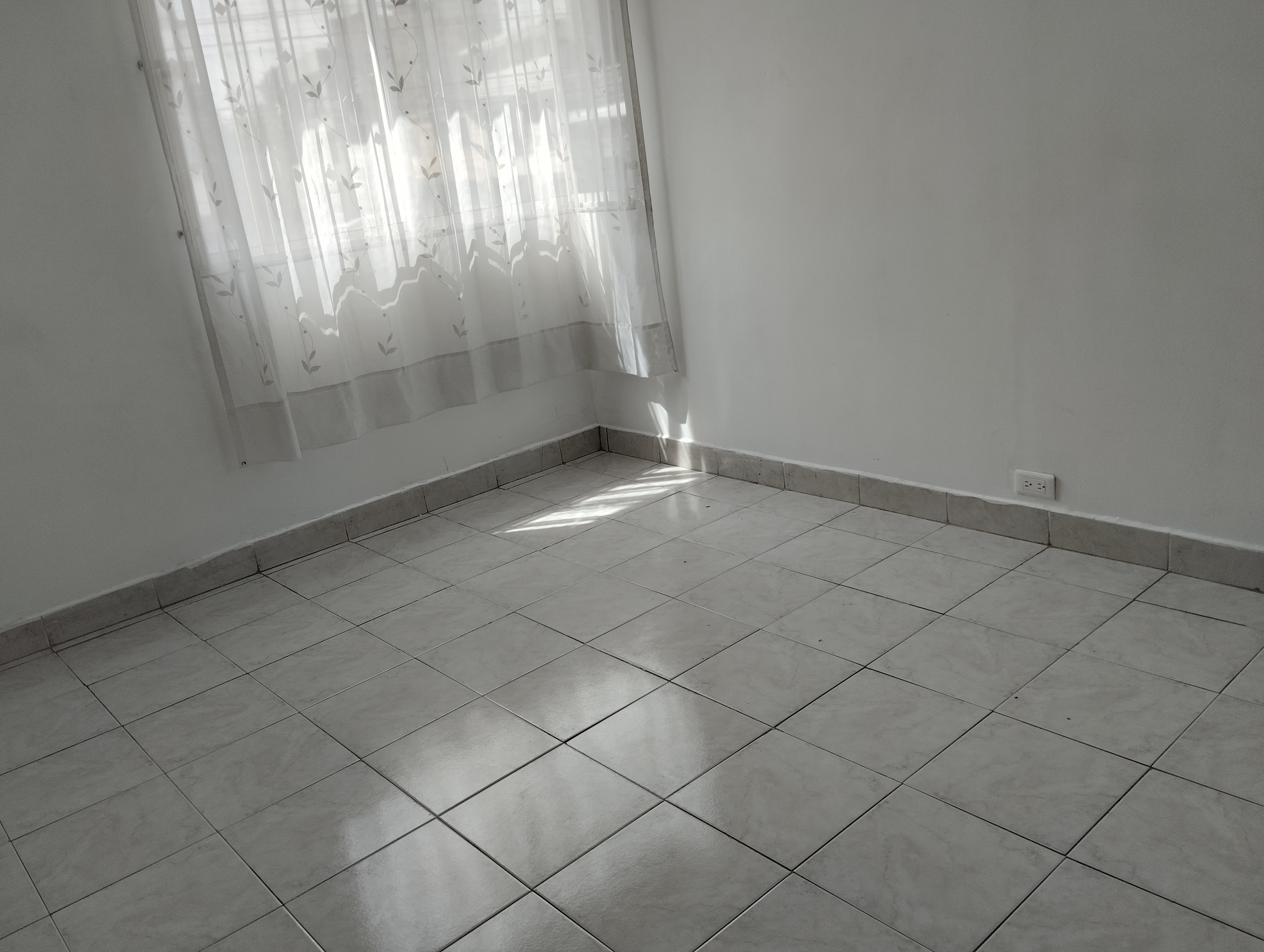 Casa de 11 alcobas en venta en Engativá, Bogotá, 354 m² · foto 11 de 16