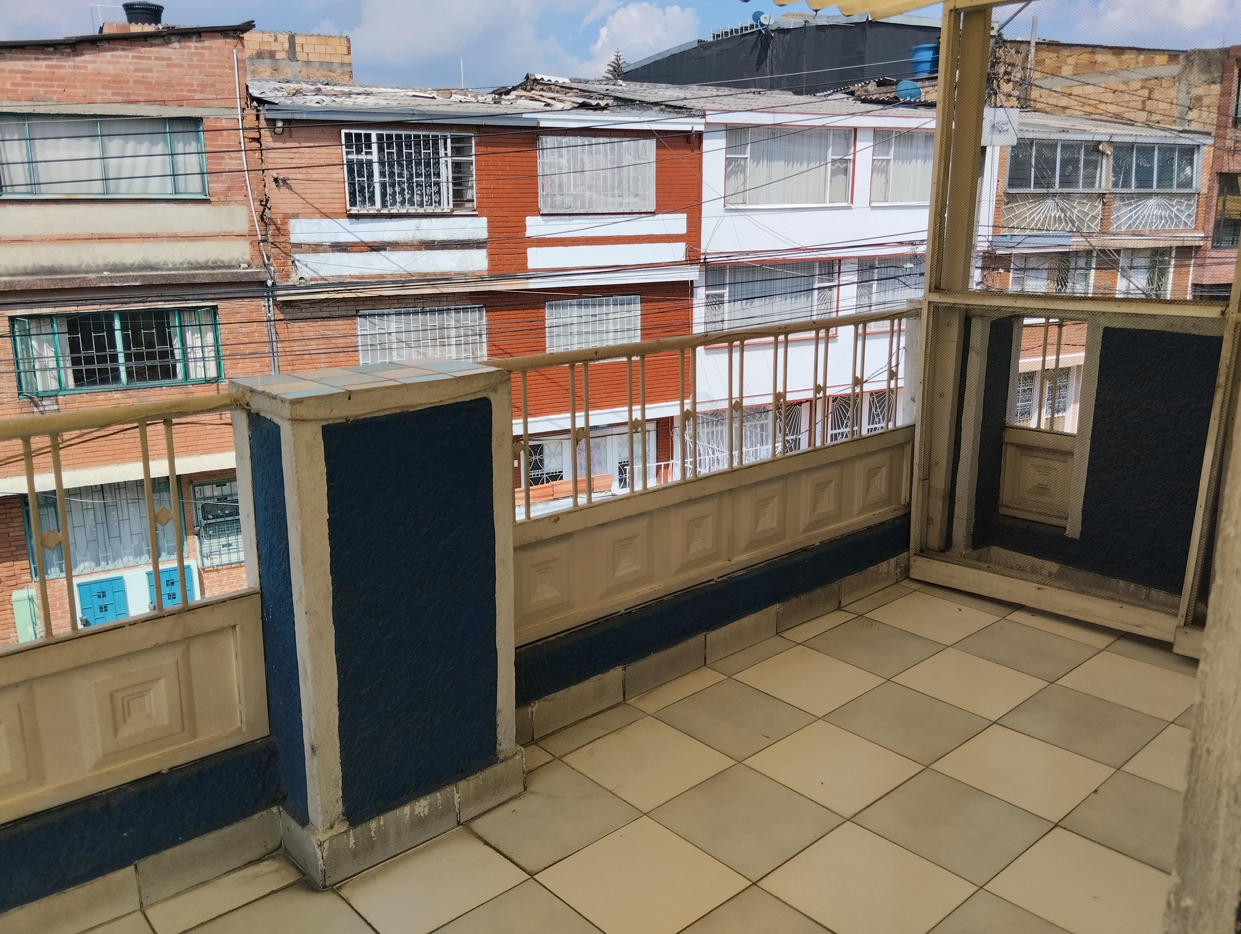 Casa de 11 alcobas en venta en Engativá, Bogotá, 354 m² · foto 15 de 16