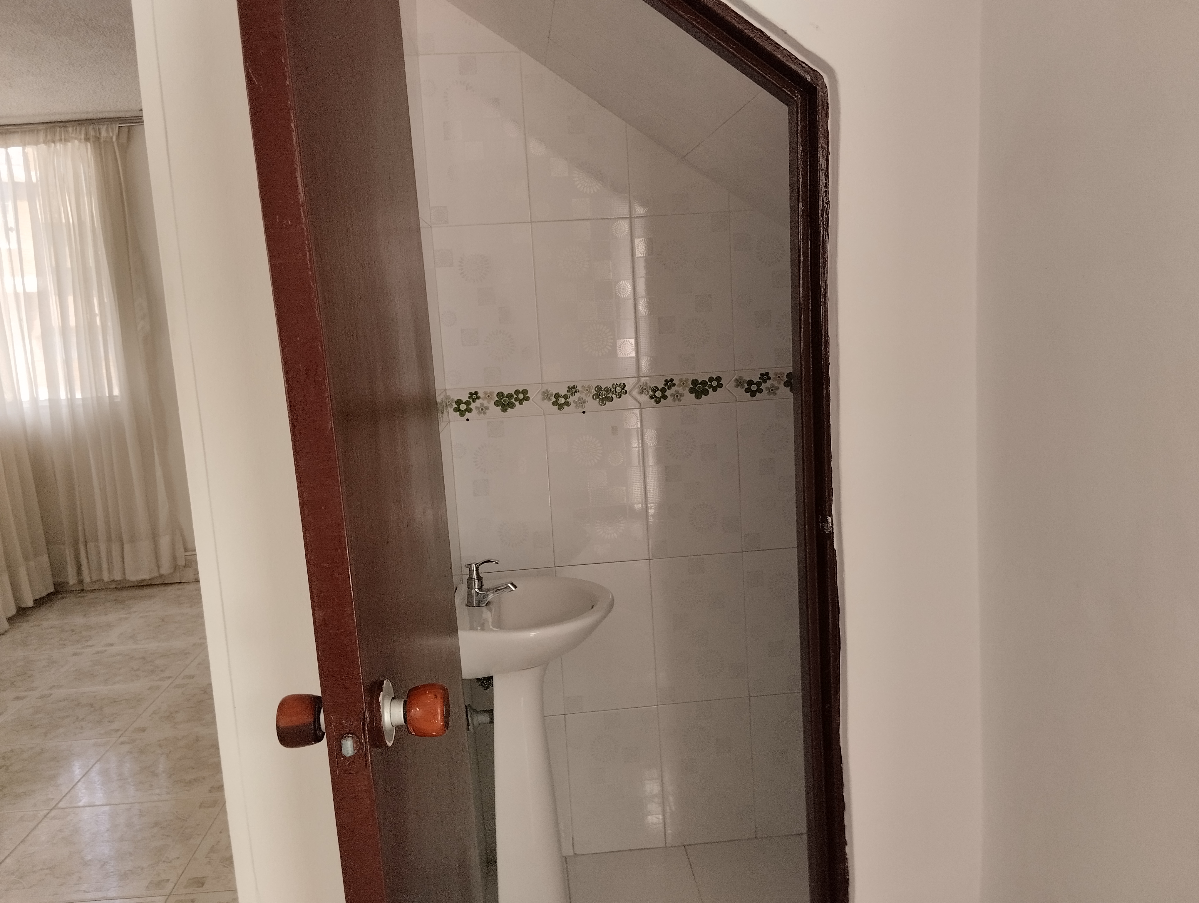 Casa de 11 alcobas en venta en Engativá, Bogotá, 354 m² · foto 4 de 16
