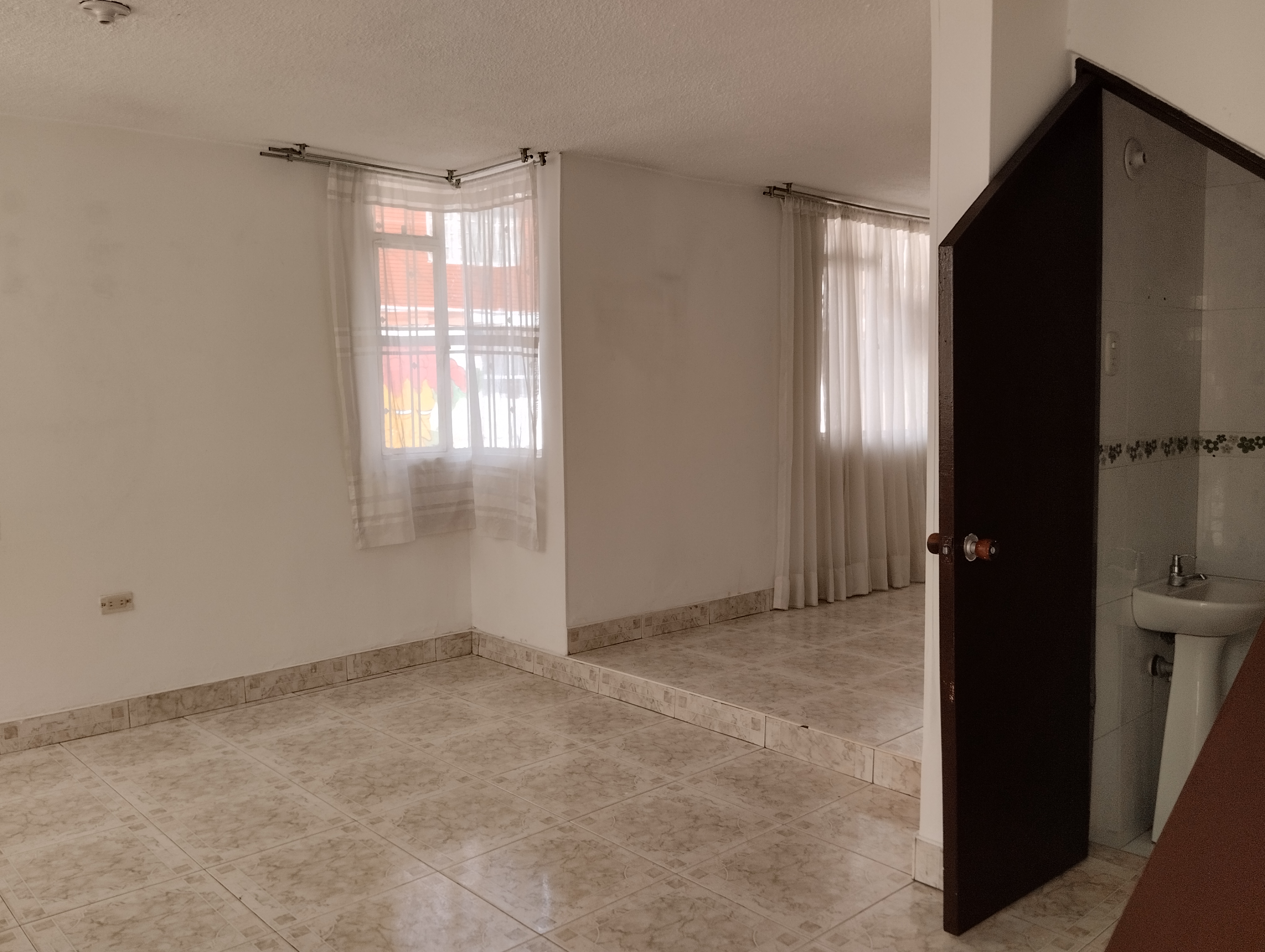 Casa de 11 alcobas en venta en Engativá, Bogotá, 354 m² · foto 5 de 16