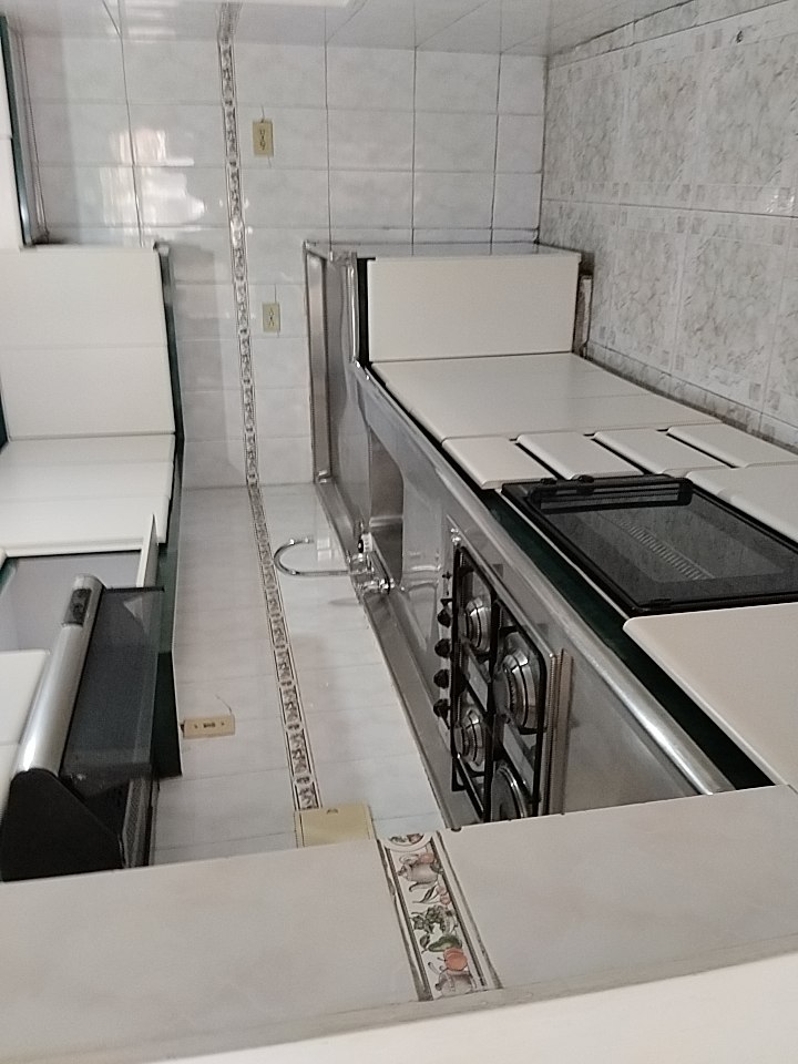 Casa de 11 alcobas en venta en Engativá, Bogotá, 354 m² · foto 8 de 16