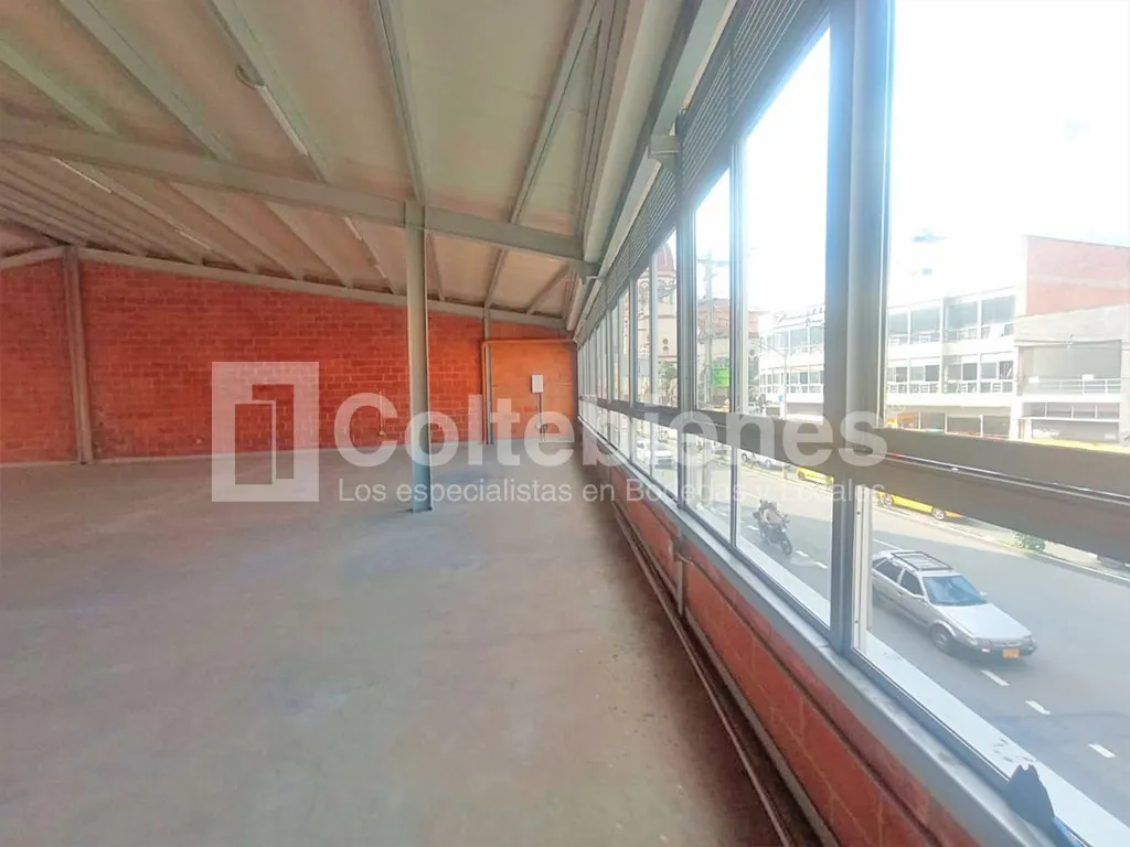 Bodega en arriendo en La América, Medellín, 290 m² · foto 6 de 10