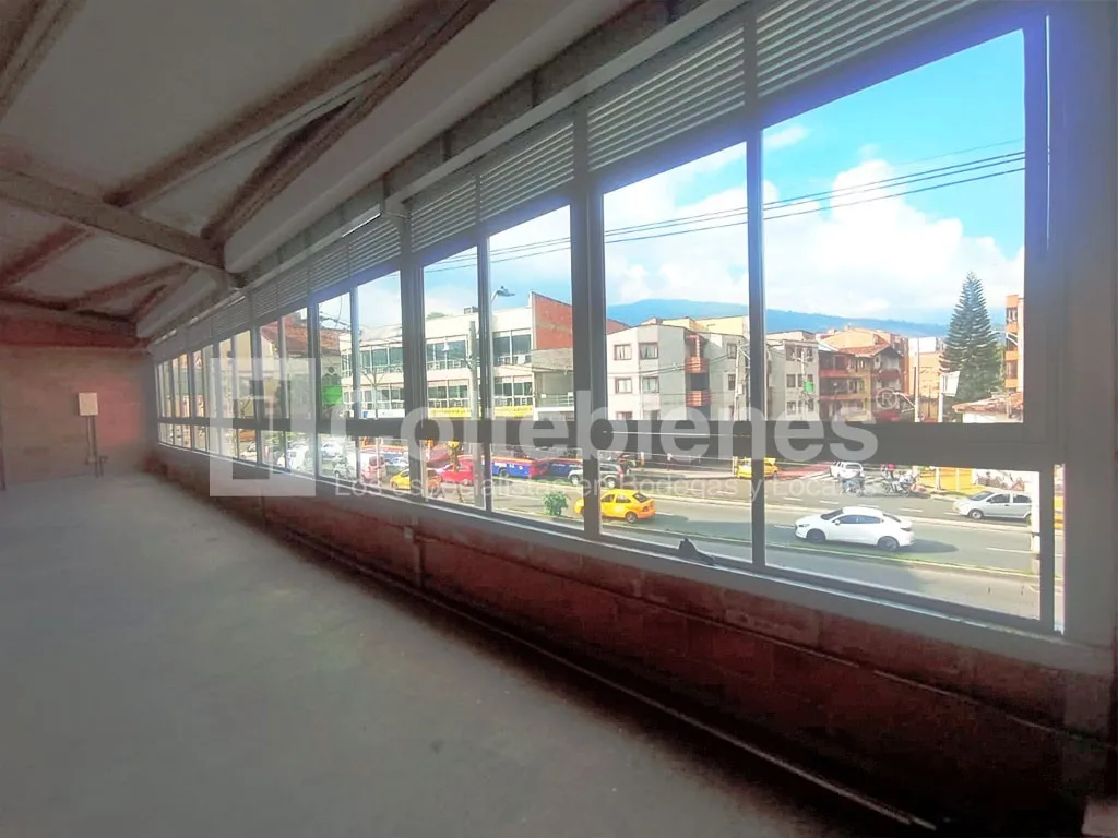 Bodega en arriendo en La América, Medellín, 290 m² · foto 7 de 10
