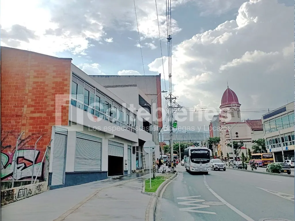 Bodega en arriendo en La América, Medellín, 290 m² · foto 10 de 10