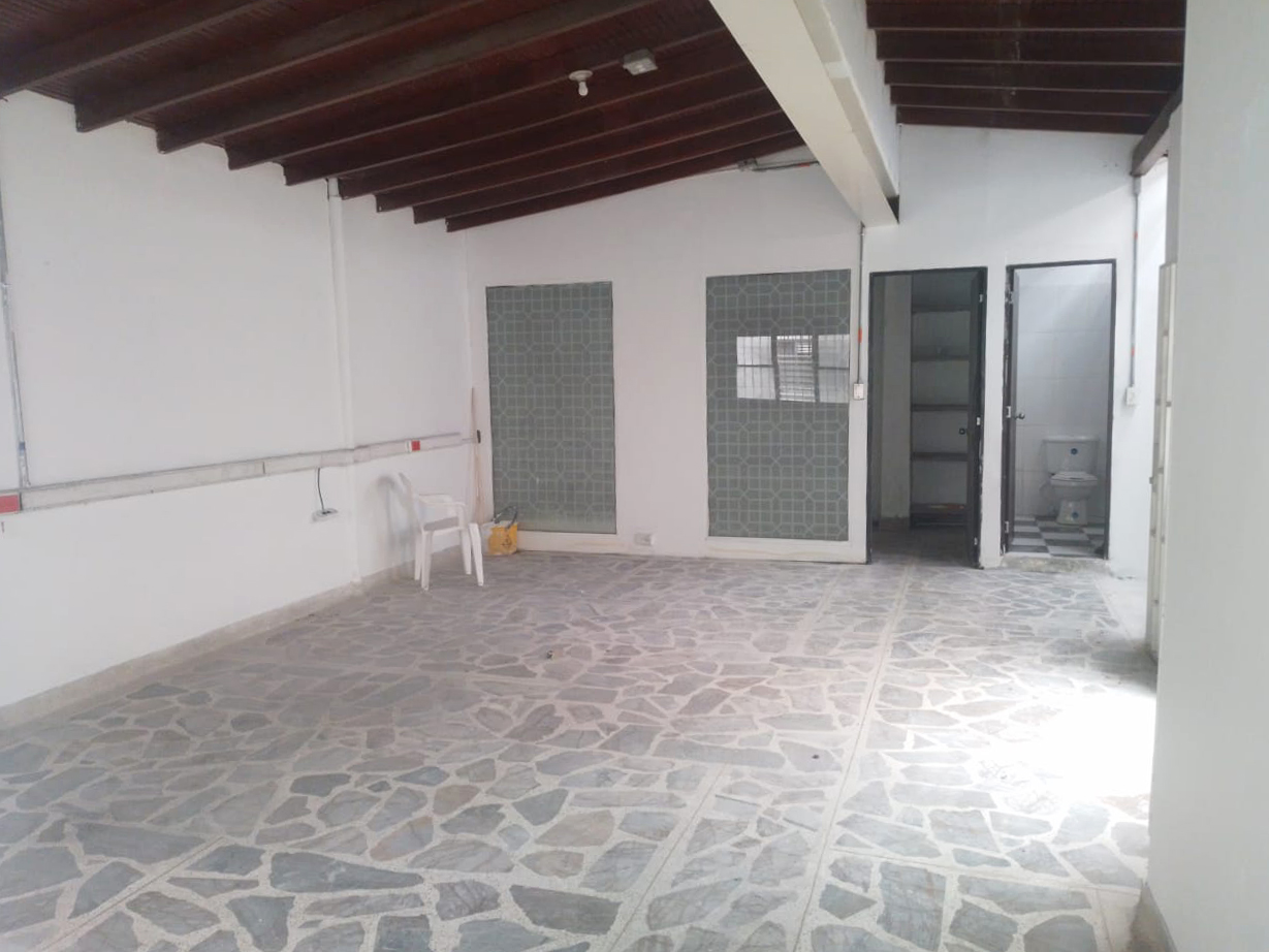 Bodega en arriendo en Belén Fatima, Medellín, 220 m² · foto 2 de 11