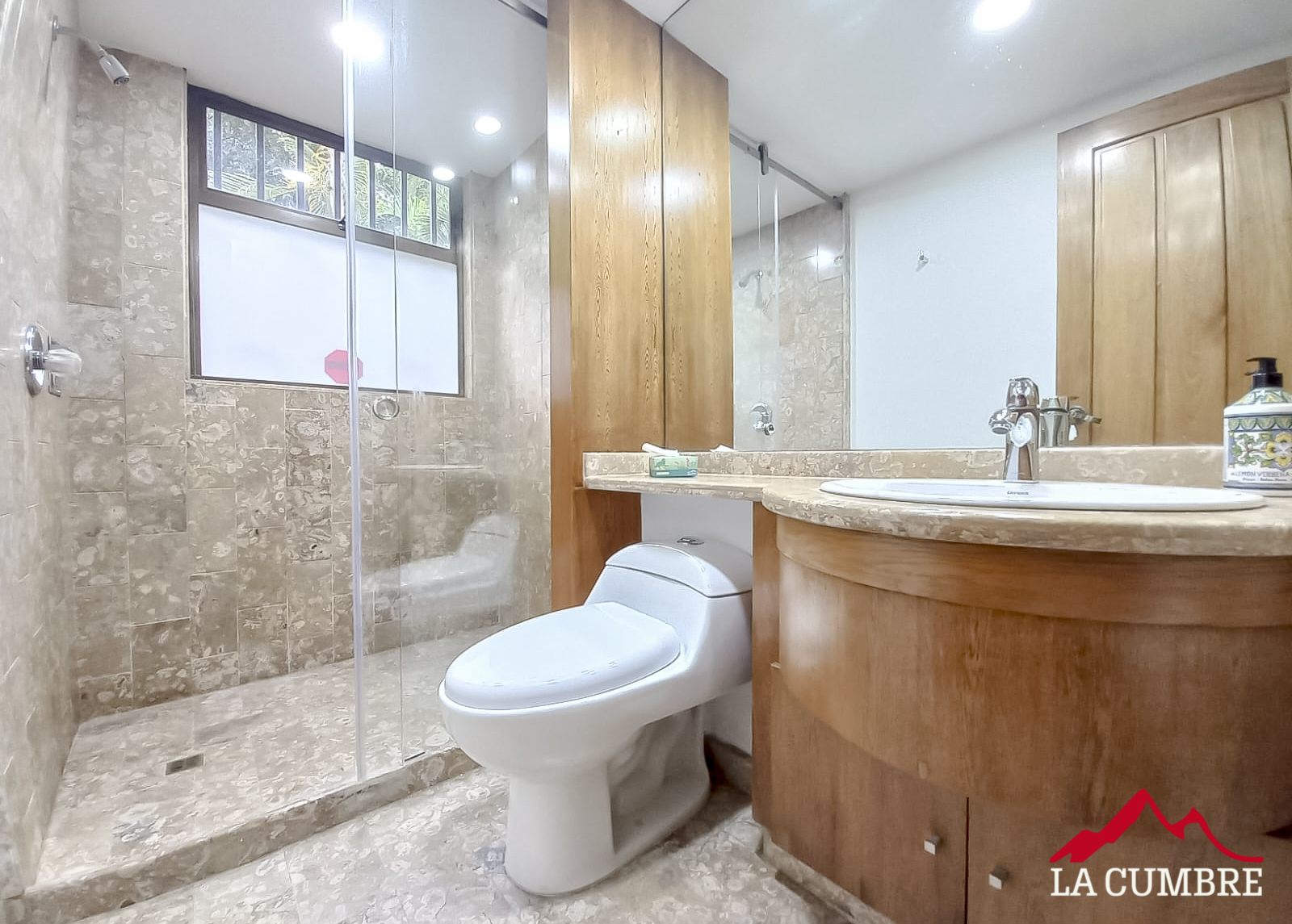 Apartamento en arriendo en El Poblado, Medellín · foto 9 de 12