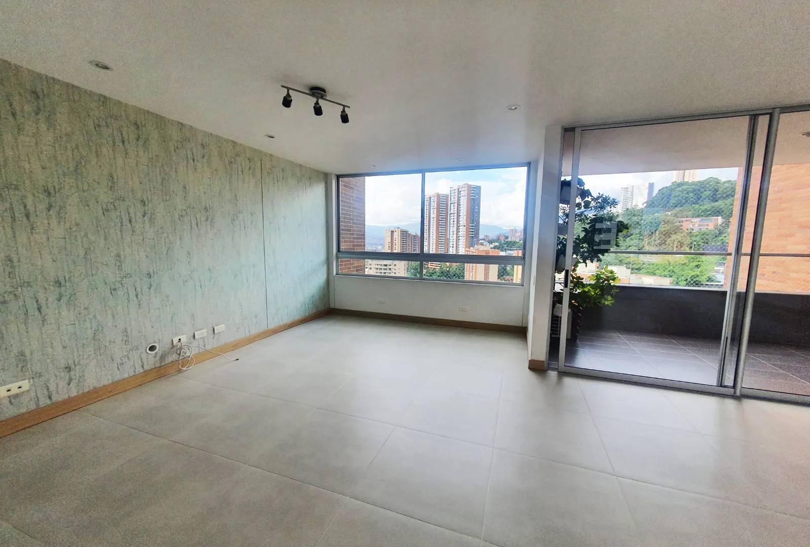 Apartamento en arriendo en Castropol, Medellín · foto 2 de 17