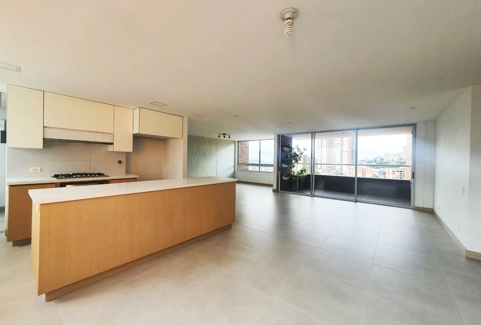 Apartamento en arriendo en Castropol, Medellín · foto 3 de 17