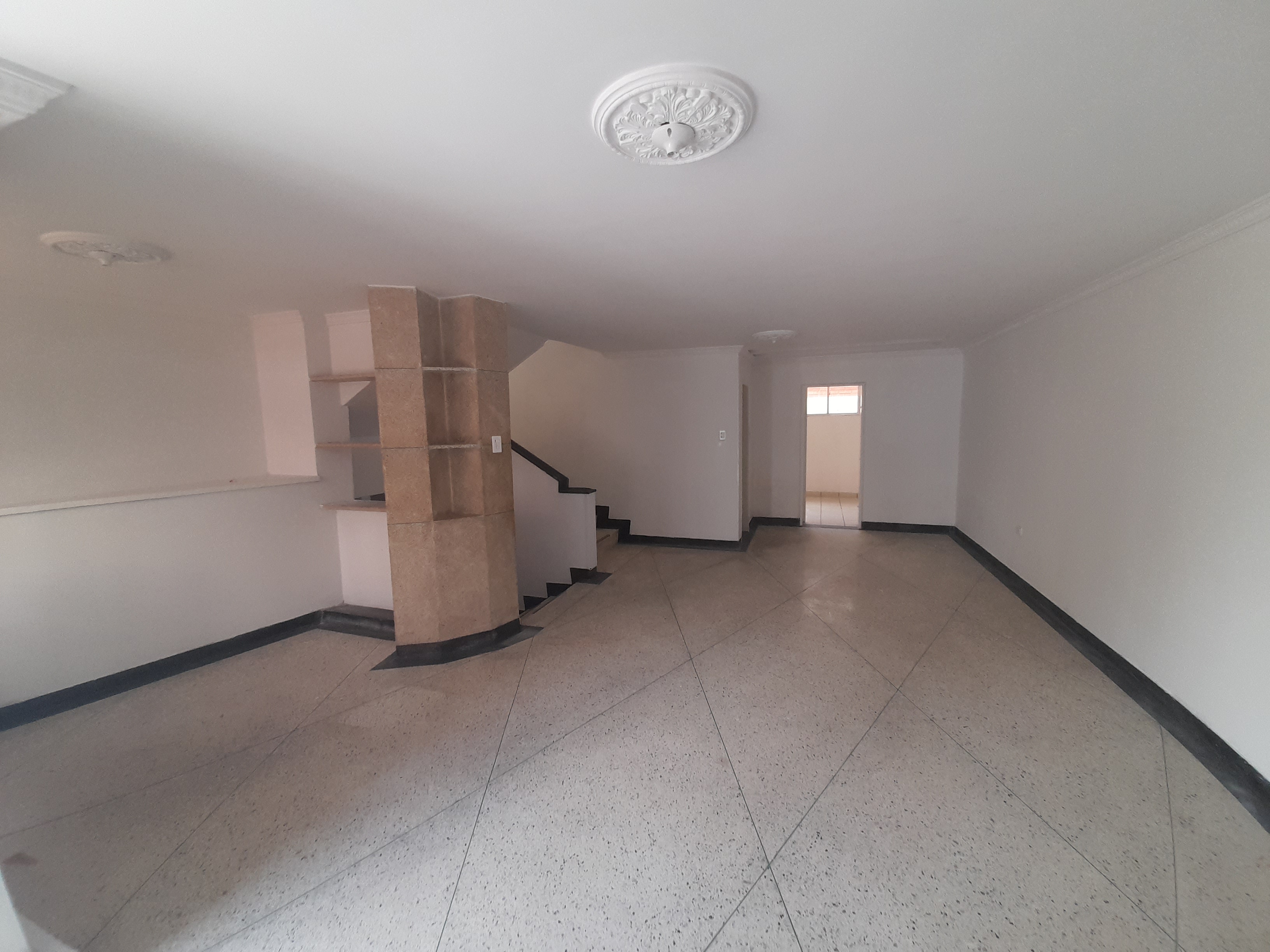 Casa de 6 alcobas en venta en Cabecera Del Llano, Bucaramanga, 279 m² · foto 3 de 24