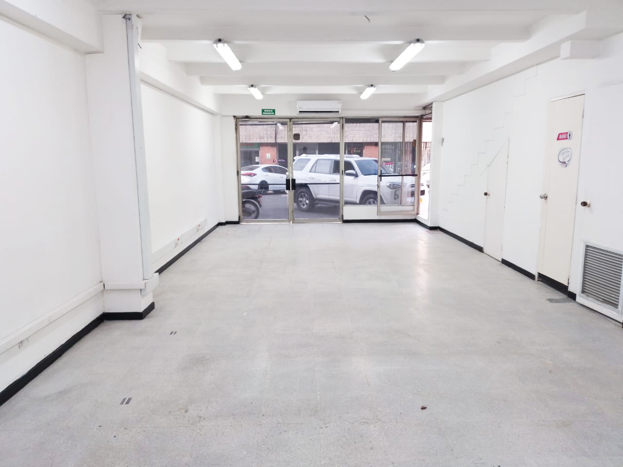 Bodega en arriendo en Cristo Rey, Medellín, 280 m² · foto 3 de 18