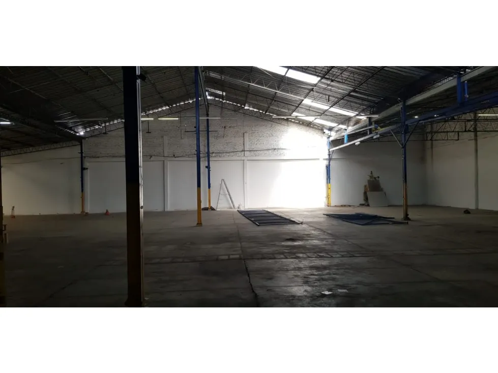 Bodega en arriendo en San Nicolas, Cali, 2000 m² · foto 3 de 5